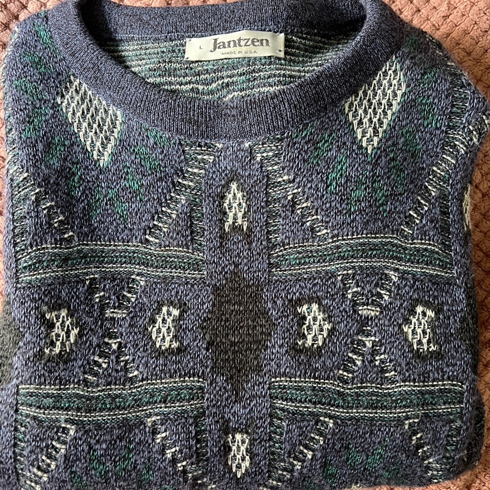 Beautiful Vintage Jantzen Patterned Sweater in Blue and Black